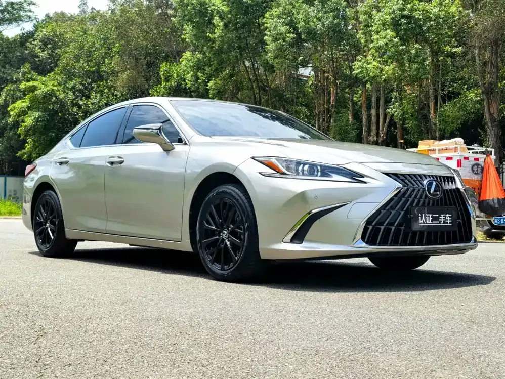 Lexus ES — фото 10