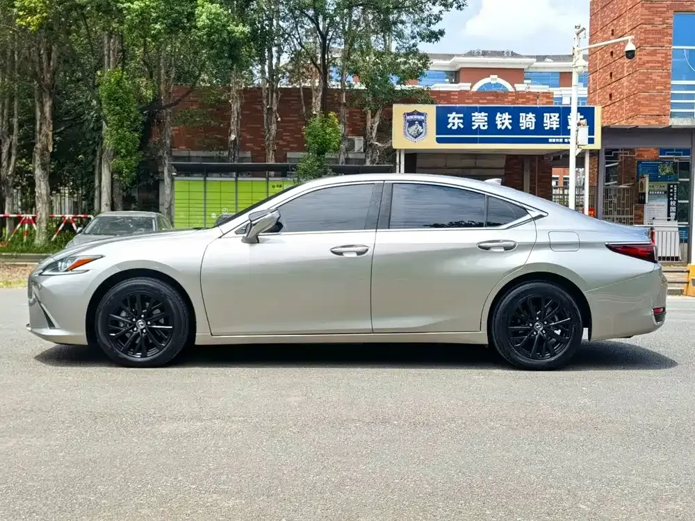 Lexus ES — фото 2
