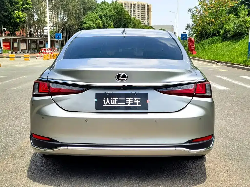 Lexus ES — фото 7