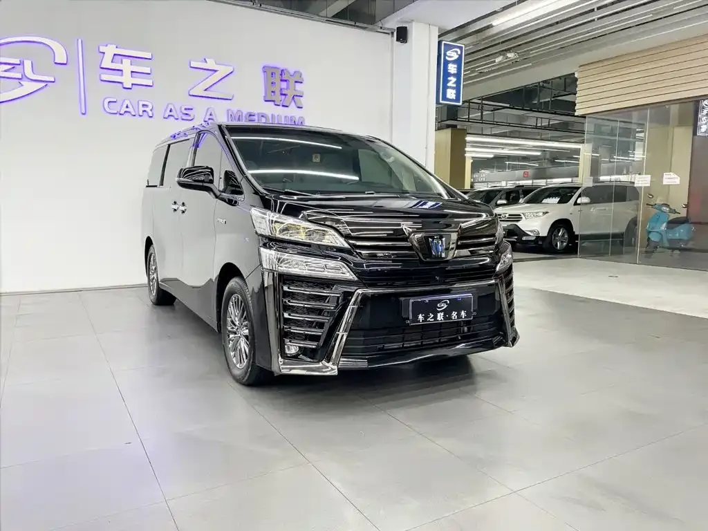 Toyota Vellfire — фото 1