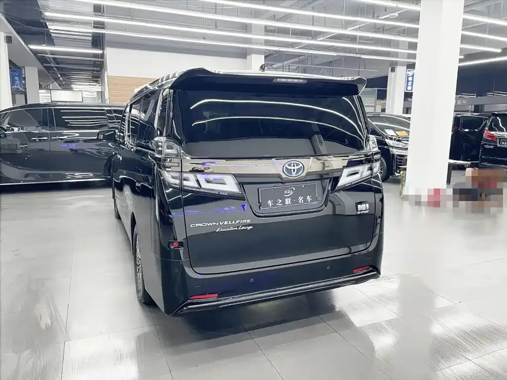 Toyota Vellfire — фото 8