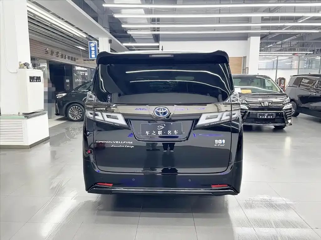 Toyota Vellfire — фото 9