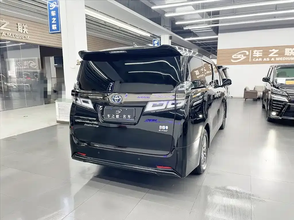 Toyota Vellfire — фото 5