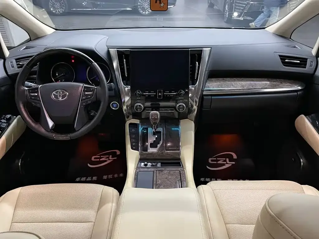 Toyota Vellfire — фото 7