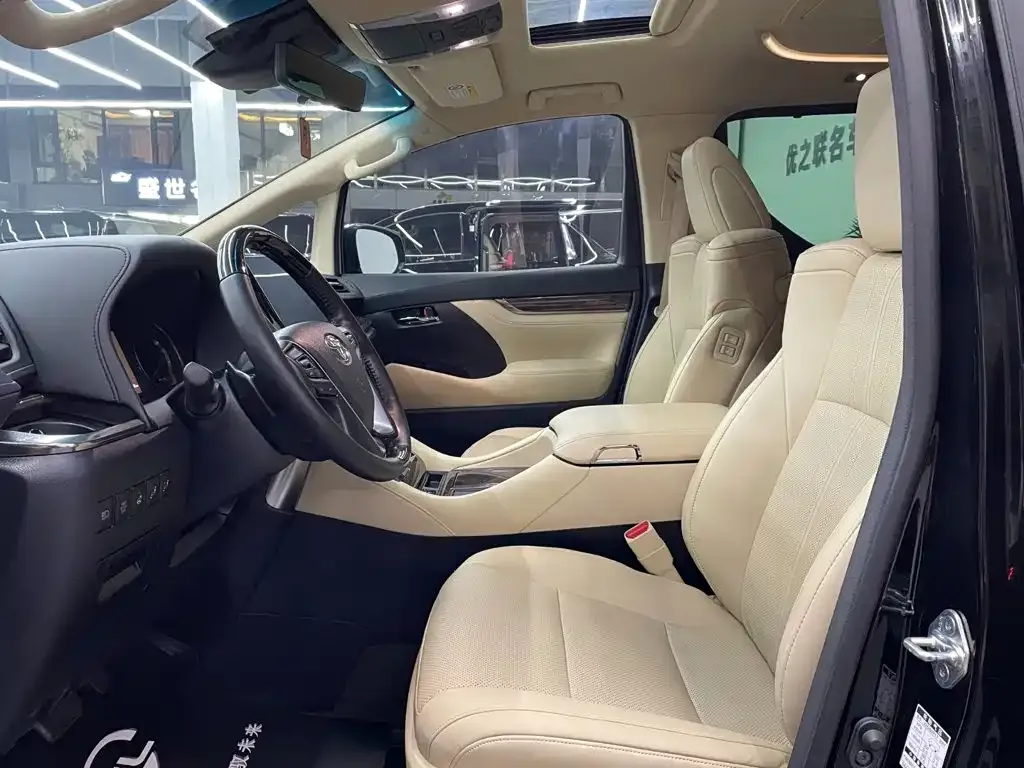 Toyota Vellfire — фото 6