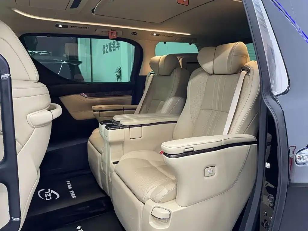 Toyota Vellfire — фото 4