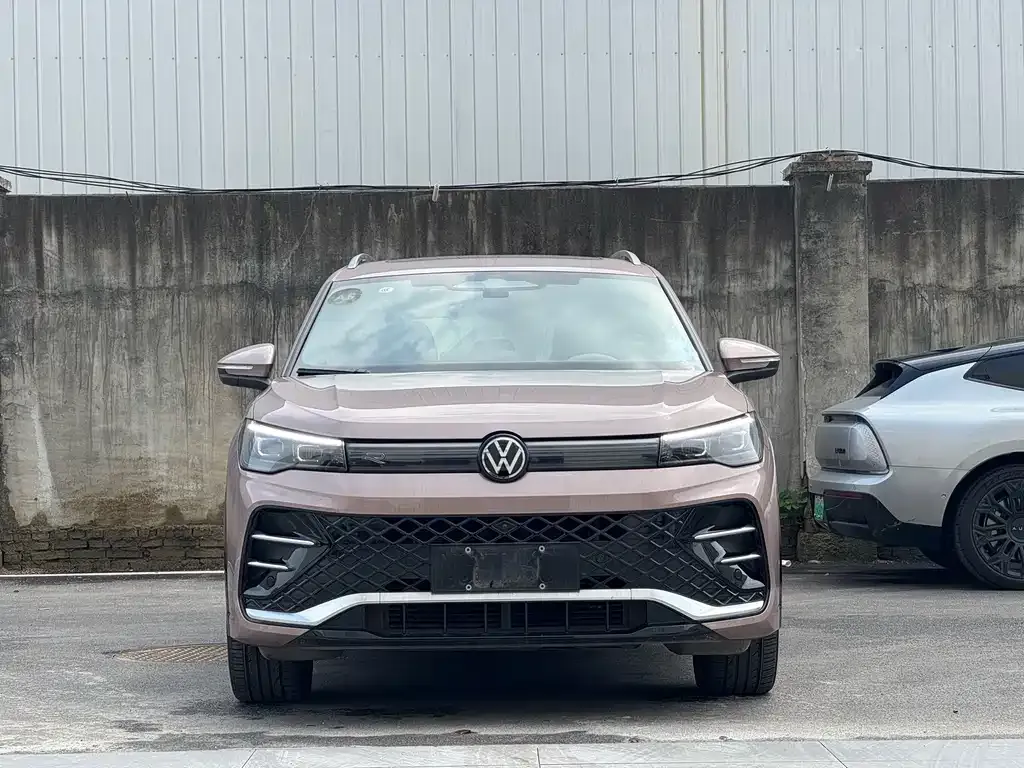 Volkswagen Tiguan L — фото 3