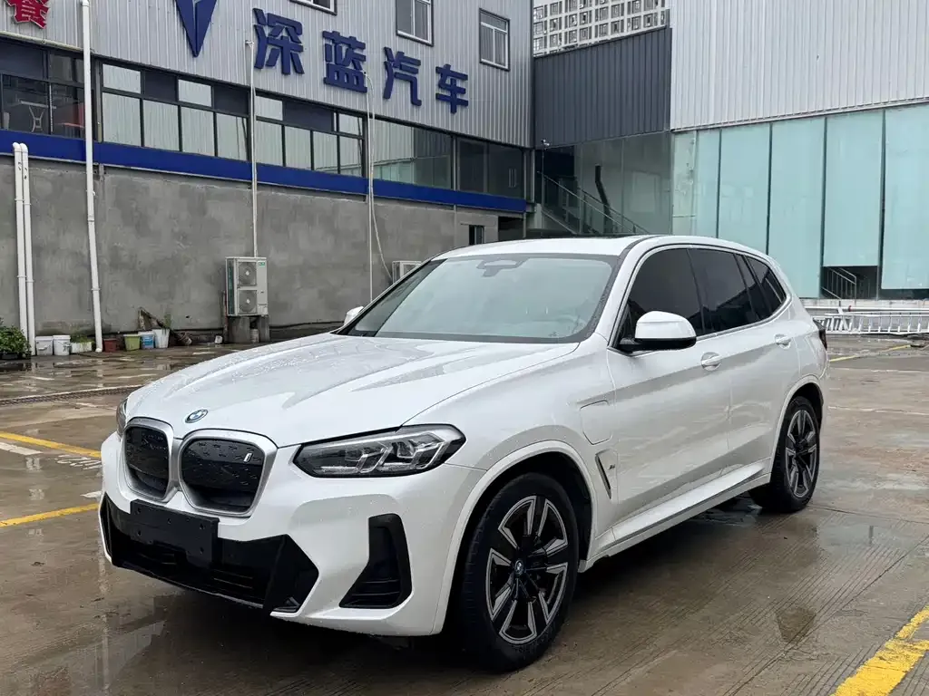 BMW iX3 — фото 1