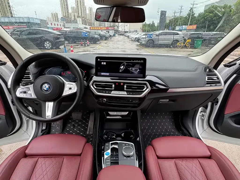 BMW iX3 — фото 10
