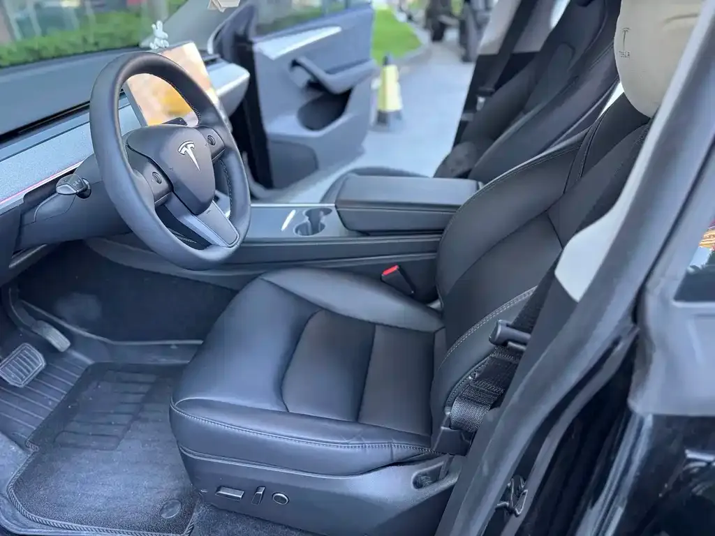 Tesla Model Y — фото 7
