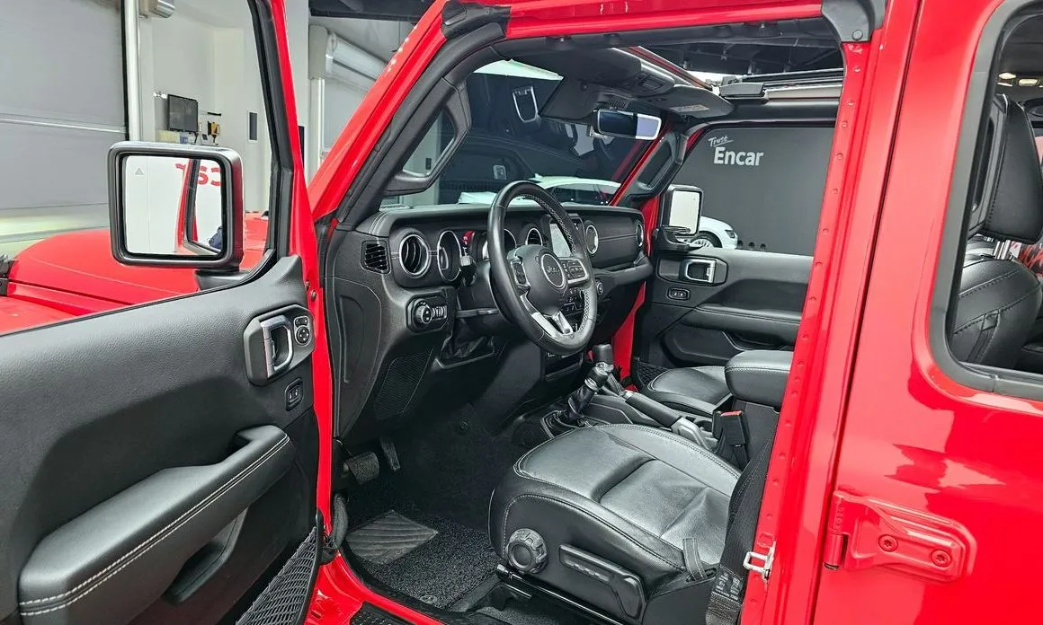 Jeep Wrangler — фото 8