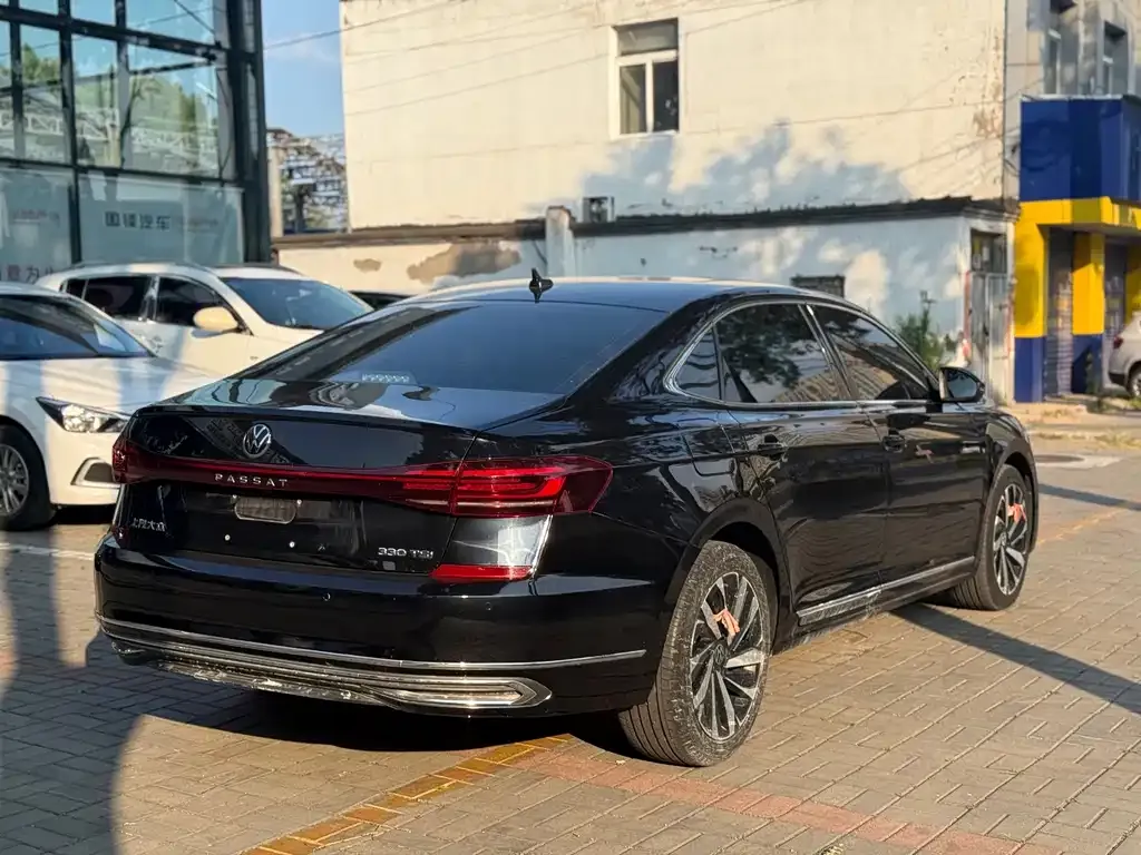 Volkswagen Passat — фото 10