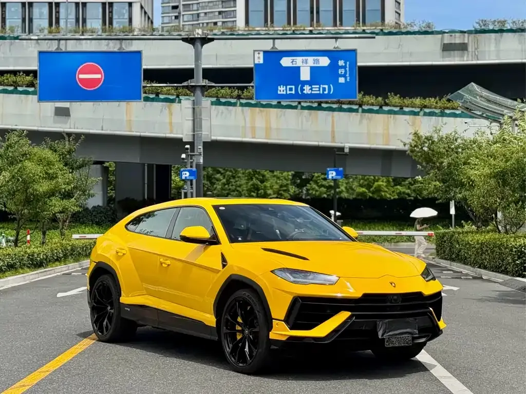 Lamborghini Urus — фото 9