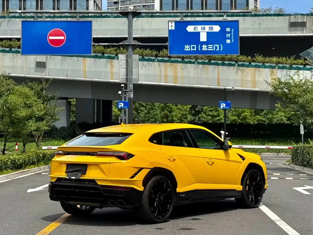 Lamborghini Urus — фото 7