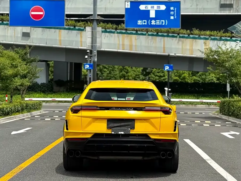 Lamborghini Urus — фото 3