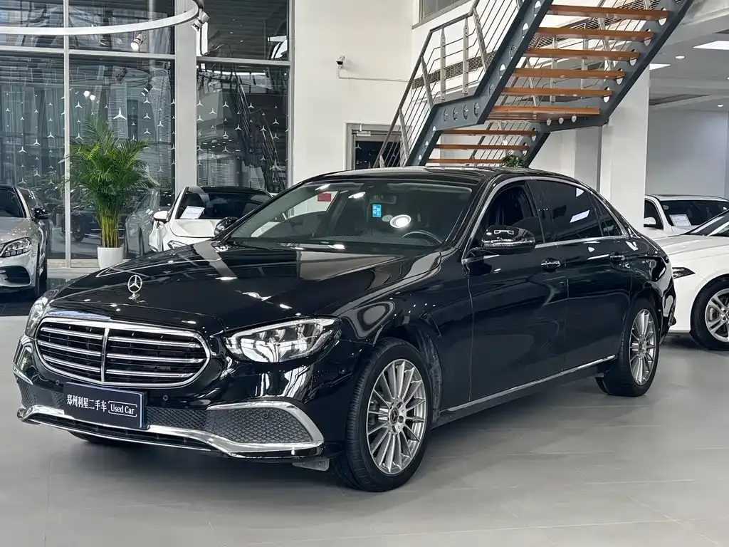 Mercedes-Benz E-Class — фото 1