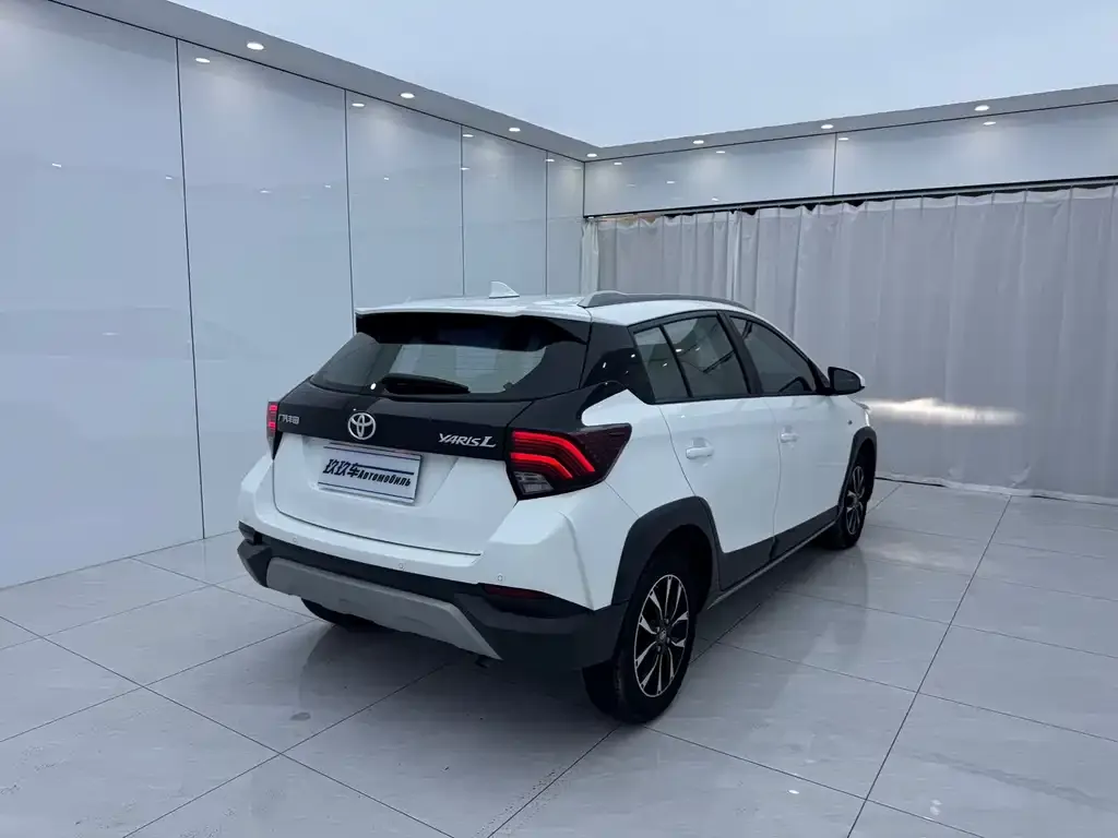 Toyota Yaris L — фото 10