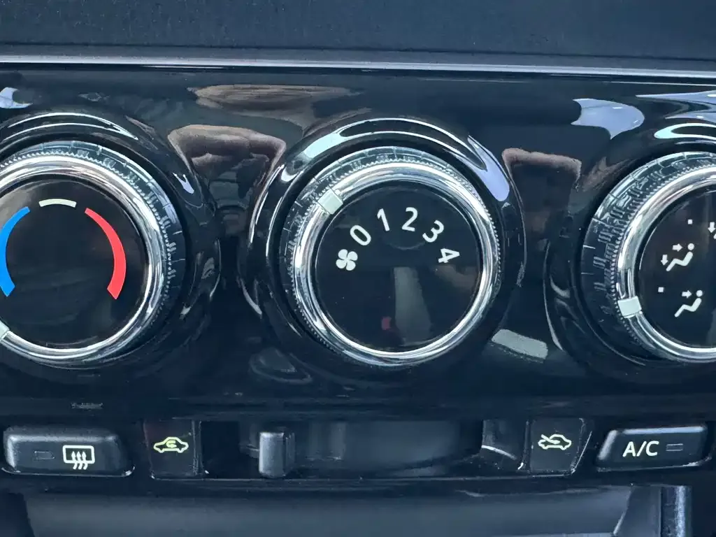 Toyota Yaris L — фото 6