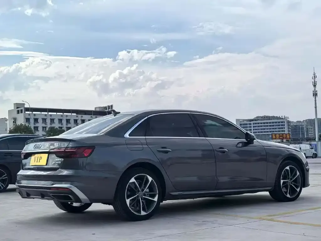 Audi A4L — фото 2