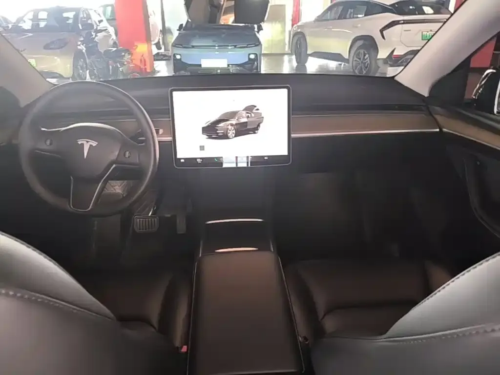 Tesla Model Y — фото 2