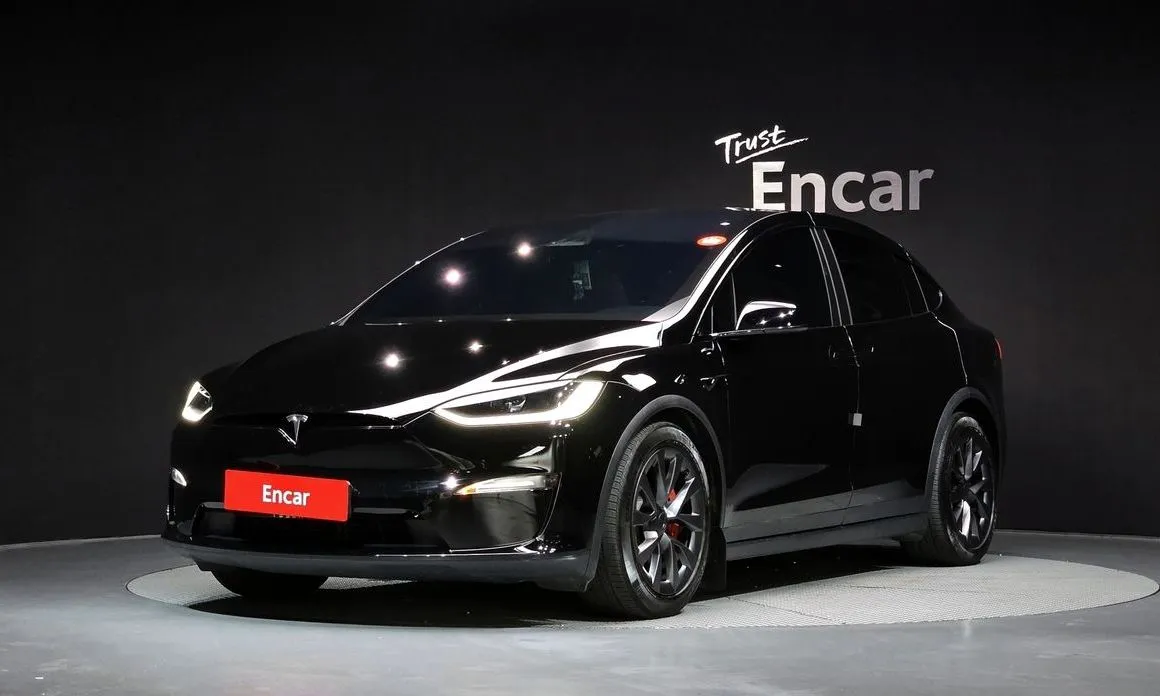 Tesla Model X — фото 1