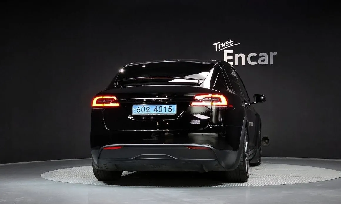 Tesla Model X — фото 7