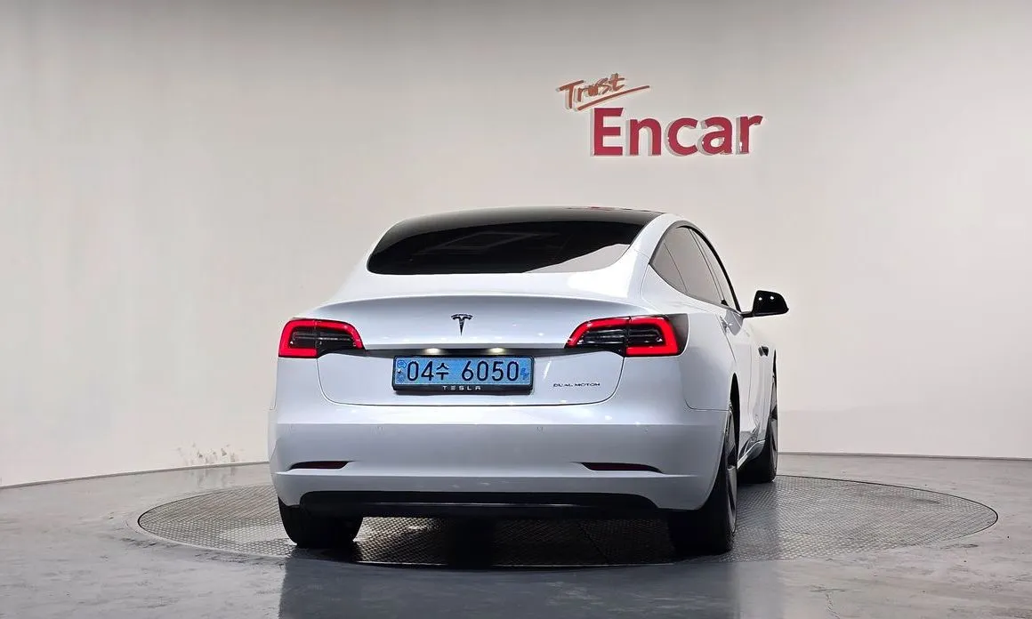 Tesla Model 3 — фото 10