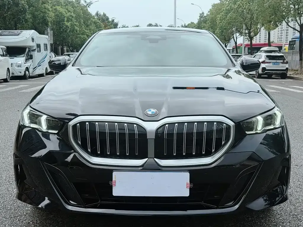 BMW 5 Series — фото 2