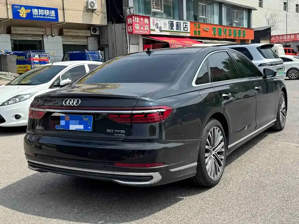 Audi A8 — фото 6