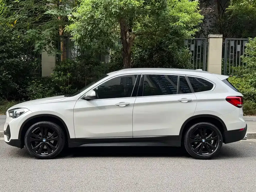 BMW X1 — фото 9