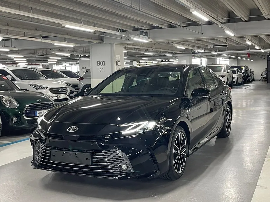 Toyota Camry — фото 5