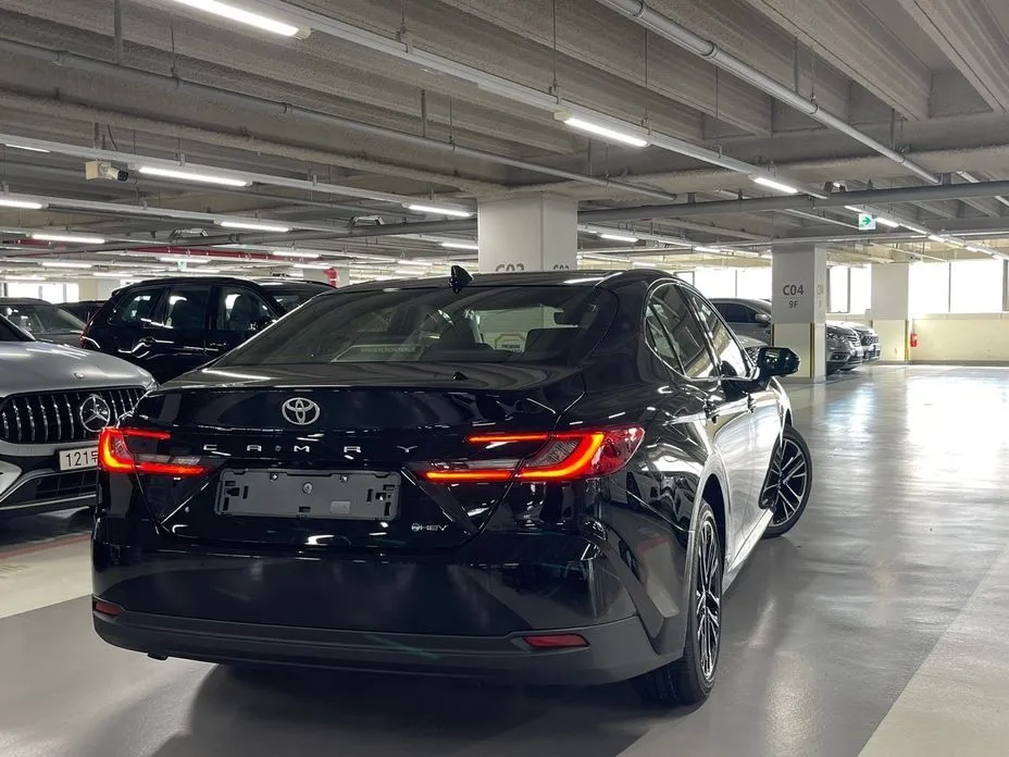 Toyota Camry — фото 10