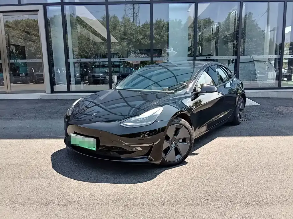 Tesla Model 3 — фото 1