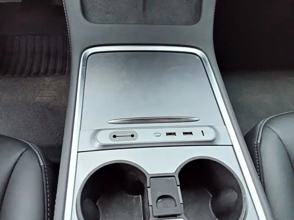 Tesla Model 3 — фото 4
