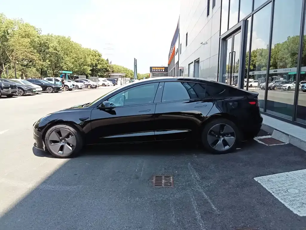 Tesla Model 3 — фото 10