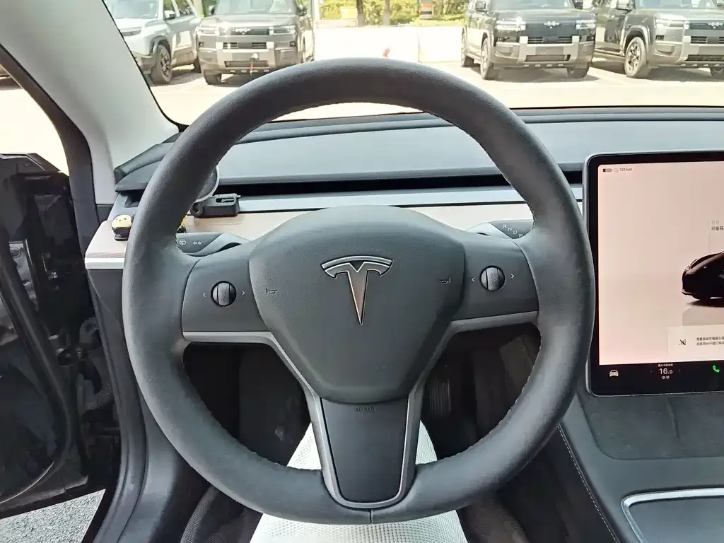 Tesla Model 3 — фото 9