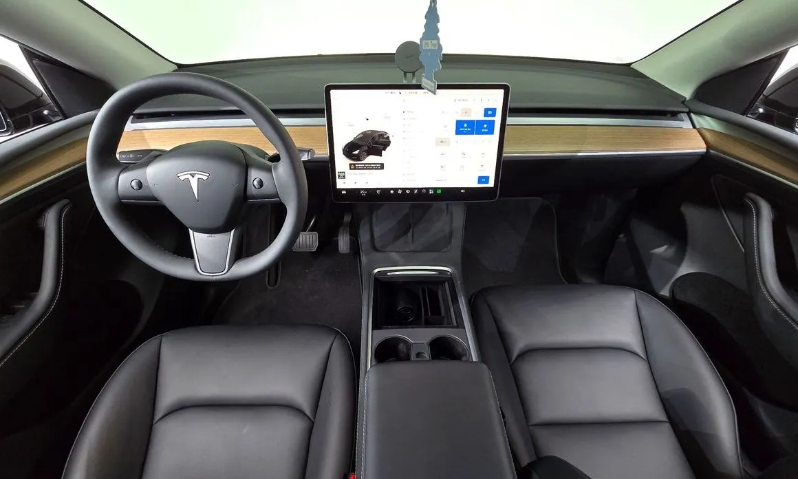 Tesla Model Y — фото 5
