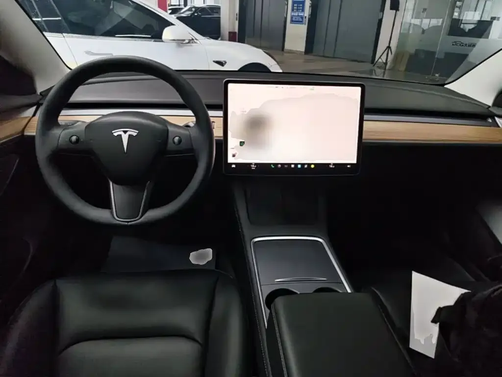 Tesla Model 3 — фото 4