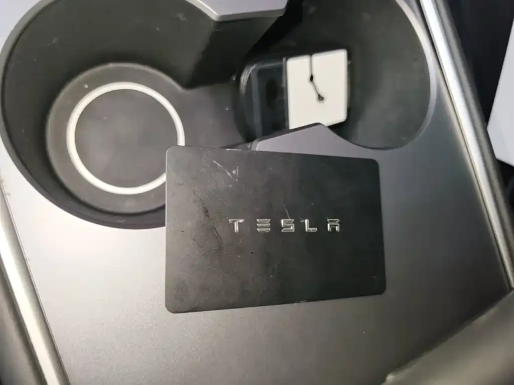 Tesla Model 3 — фото 5
