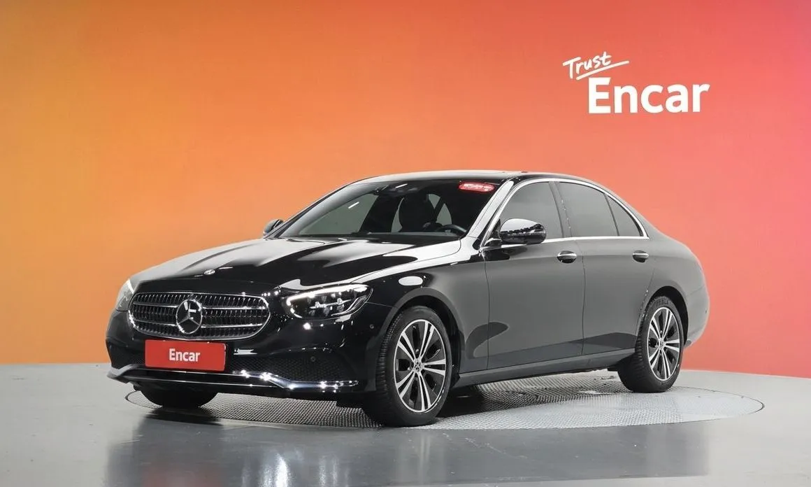 Mercedes-Benz E-Class — фото 1