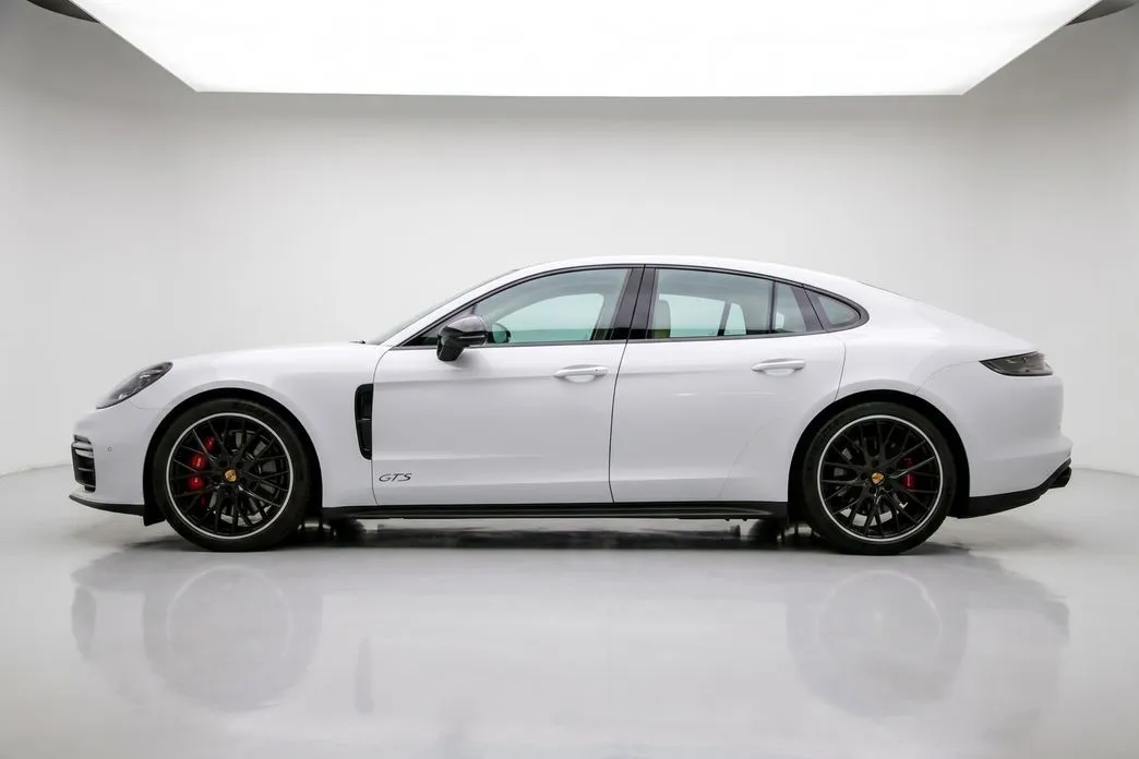 Porsche Panamera — фото 1
