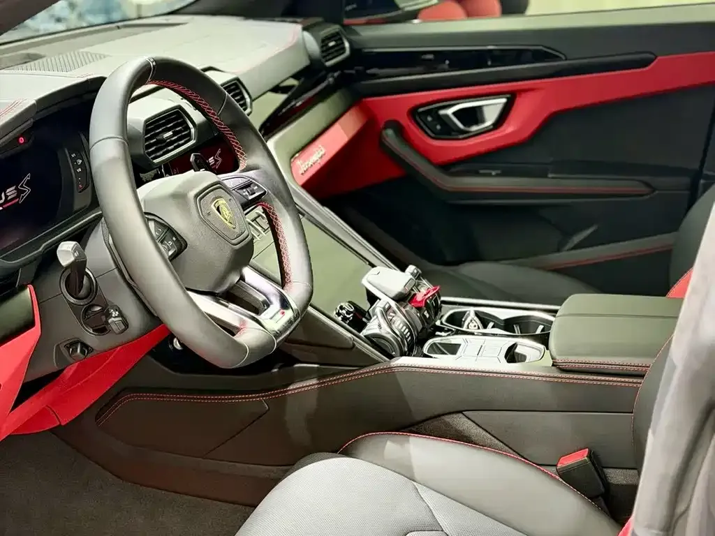 Lamborghini Urus — фото 10