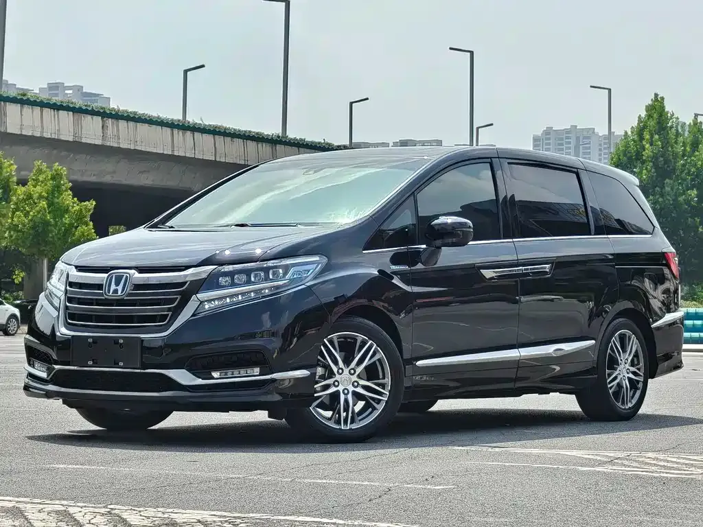 Honda Elysion — фото 1
