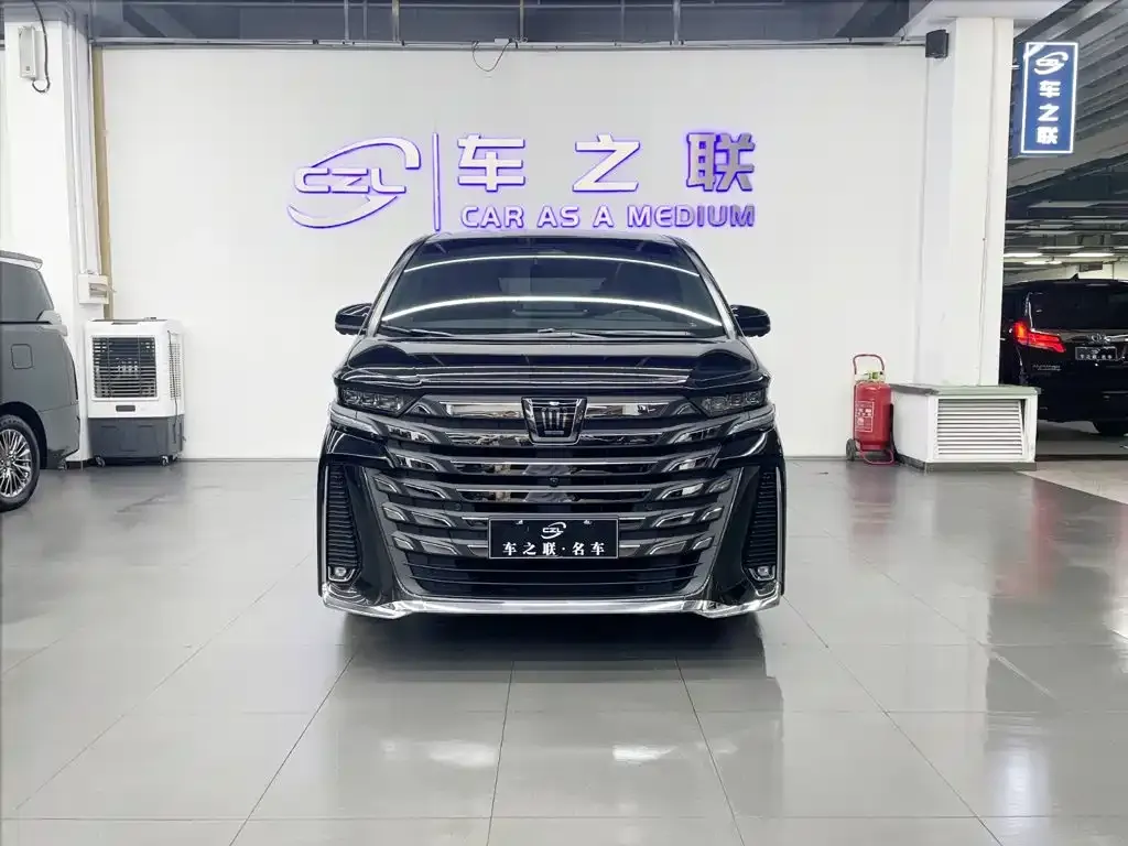 Toyota Vellfire — фото 10