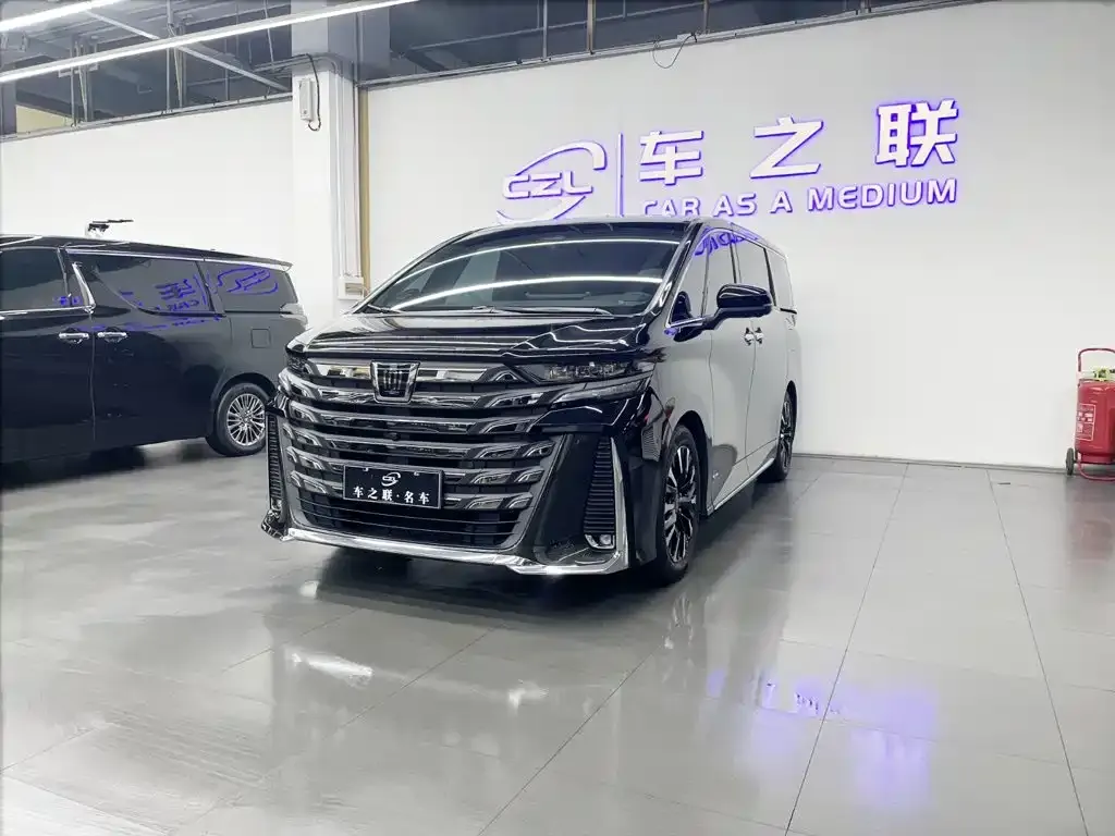 Toyota Vellfire — фото 2