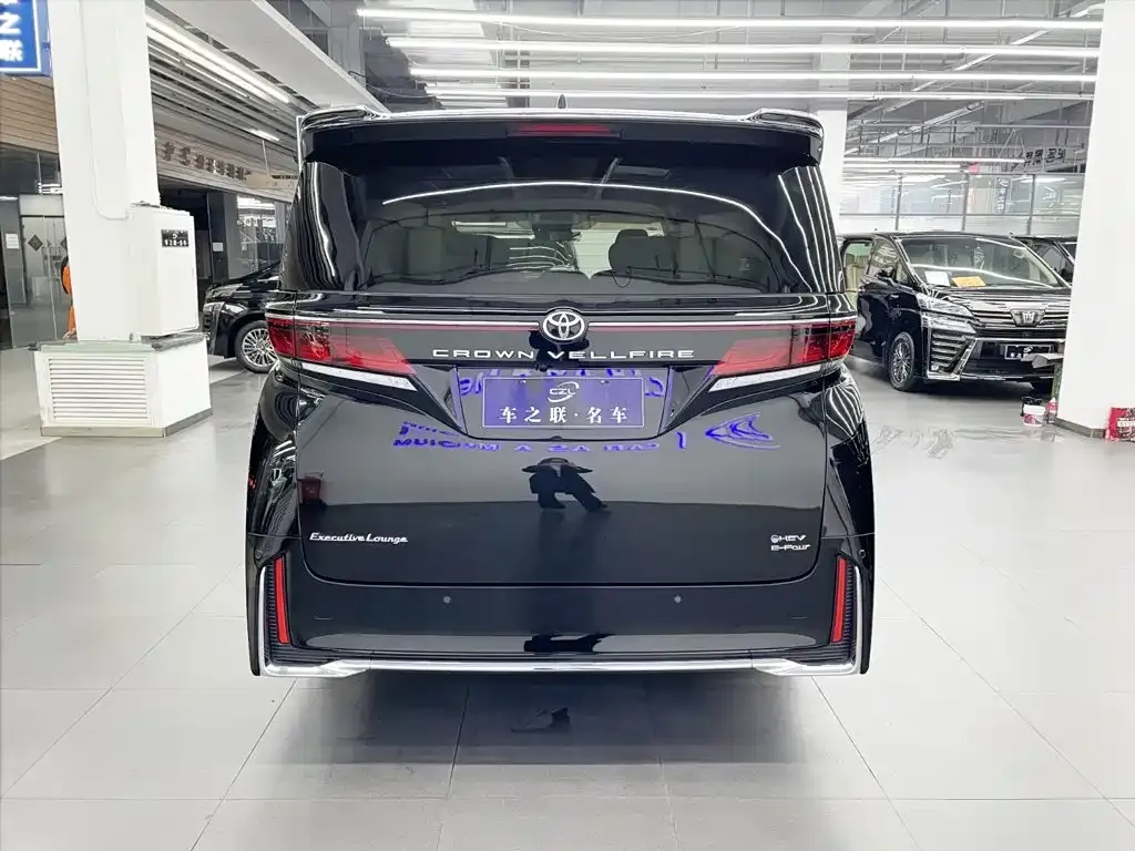 Toyota Vellfire — фото 3