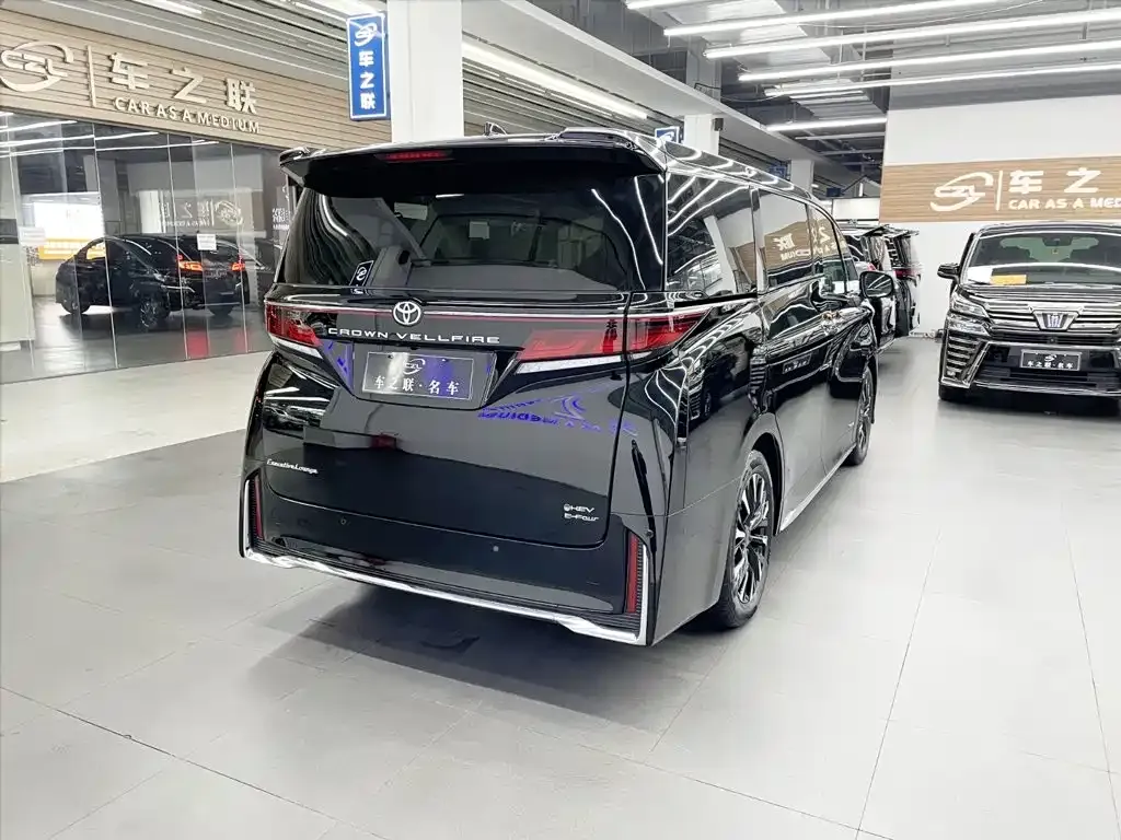 Toyota Vellfire — фото 8