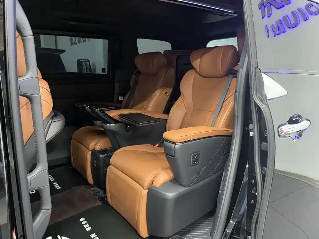 Toyota Vellfire — фото 6