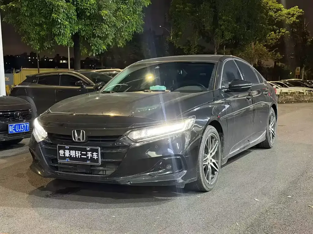 Honda Accord — фото 1