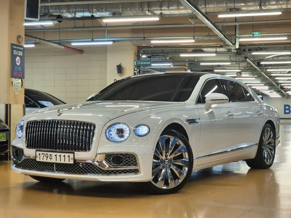 Bentley Flying Spur — фото 1